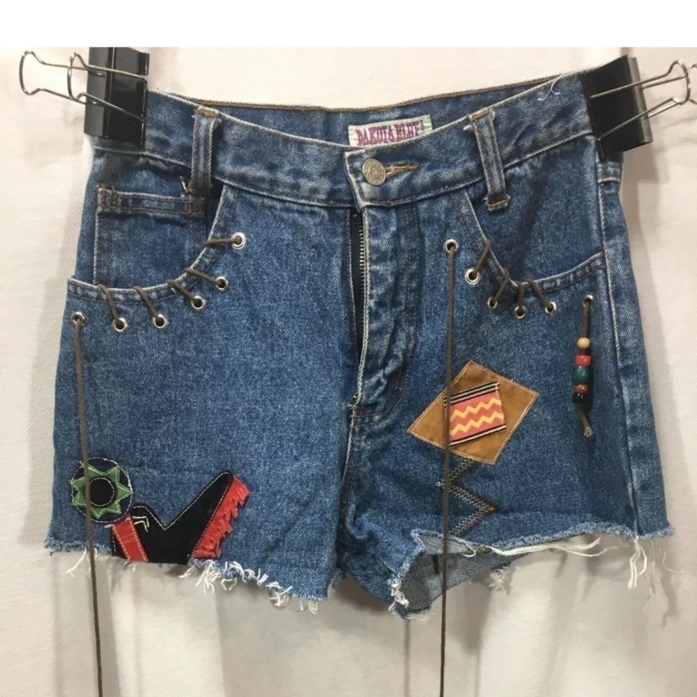4/$35 Dakota Blue Jr High Waisted Cut Off Jean